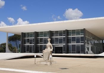 Tierraplanismo jurídico y Estado de Derecho en Brasil
