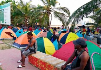 Personas migrantes varadas en la frontera colombo-panameña. Una historia que no deja de repetirse.